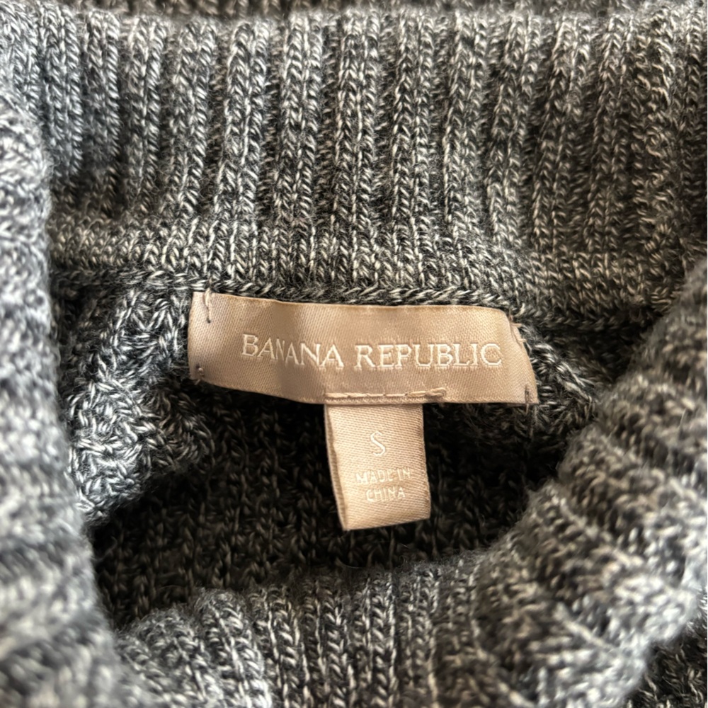 Banana Republic Charcoal Knit Pullover